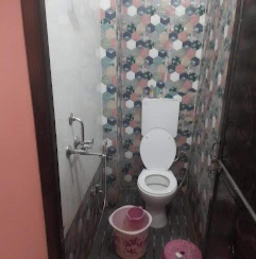 Bathroom 3, suvidha guest house, Varanasi