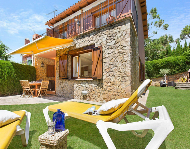 Primary image, Villa in Spain Near Sandy Beach & Mountain Views, Girona