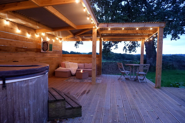 Outdoor dining 2, Shepherds Hideaway, Devon