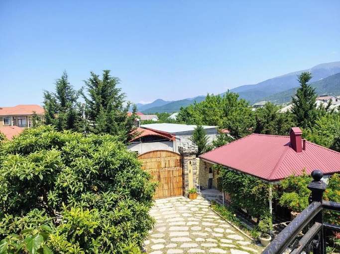 Property grounds 5, NarInn Guesthouse, İsmayıllı