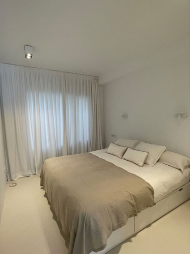 Room 2, La Petite For t Seaview Flat in Marbella, Málaga