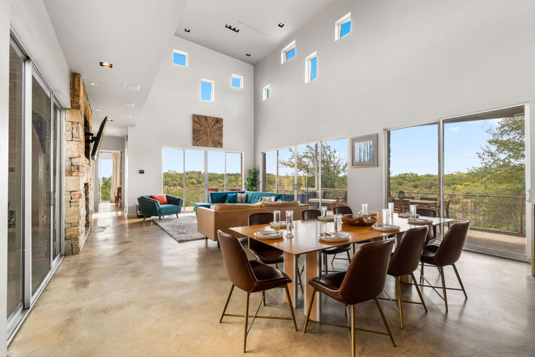Room 3, Luxury 4BR Hilltop Retreat With Scenic Views, Travis