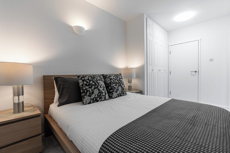 Room 4, Duplex 2BR 2BA Flat Near Gloucester Rd Station, London