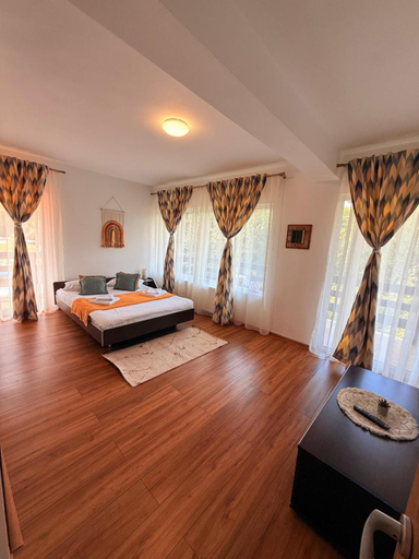 Bedroom 4, Vila Vibrant, Bran