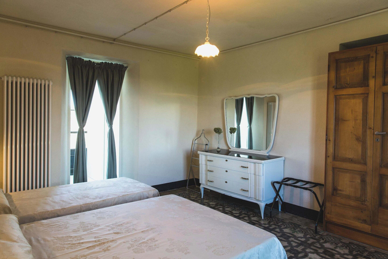 Room 3, Lavish Villa With Spa, Pool, Turkish Bath, Alessandria