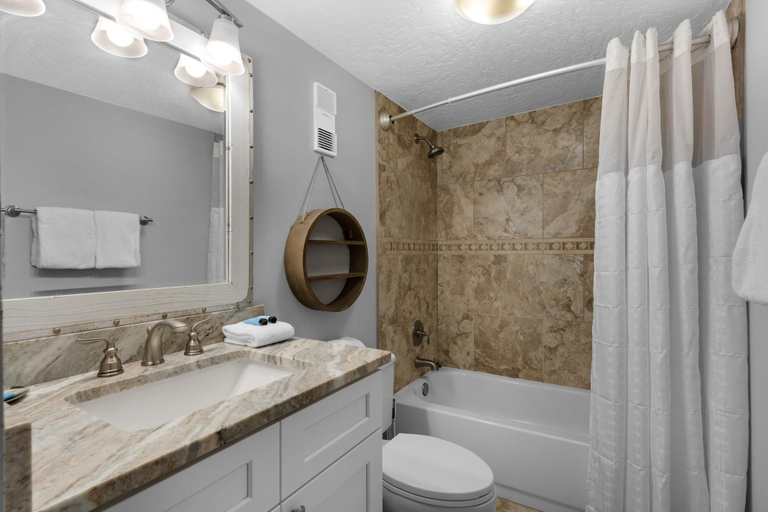 Bathroom 5, Shoreline Towers 3035, Okaloosa