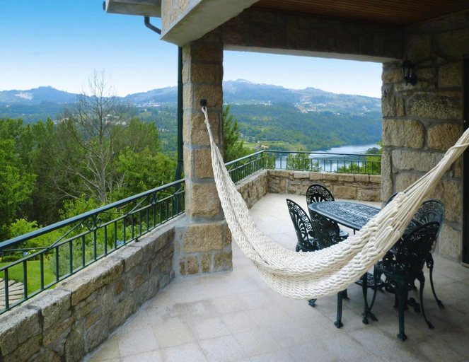 Balcony 5, Granite House by Tamega With Pool, Penafiel