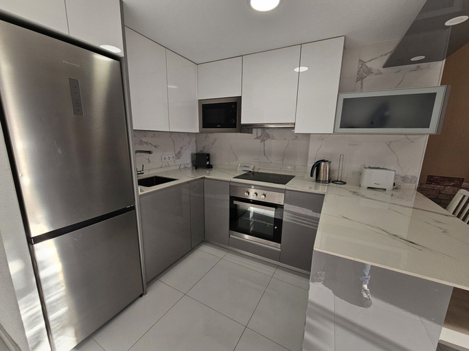 Private kitchen 5, Stay Near Beach & Pool, Alicante