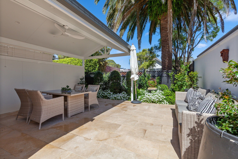 Balcony 4, Family Retreat With Outdoor Courtyard, Sydney