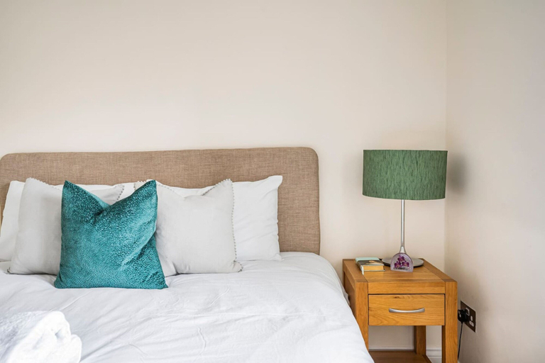 Room 2, Marylebone Flat Near Oxford St Baker Street, London