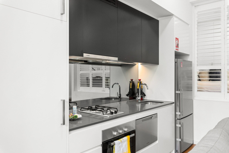 Private kitchen 4, 1-bed Unit With Alfresco Dining and BBQ, Sydney