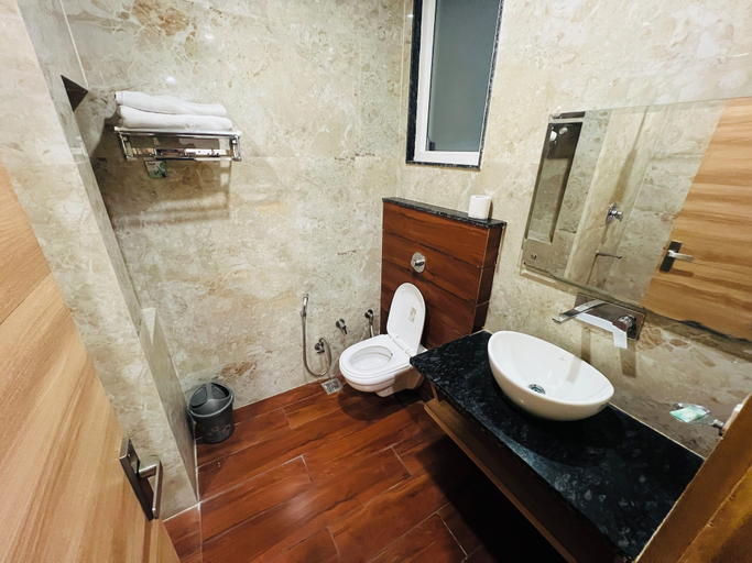 Bathroom 3, Hotel Diamond Villa and Banquet, Amritsar