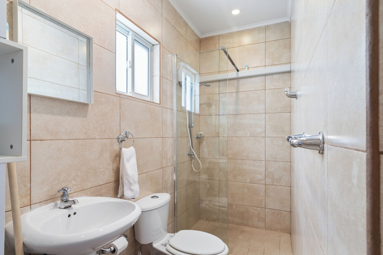 Bathroom, Little Paradise #1 - Prikichi