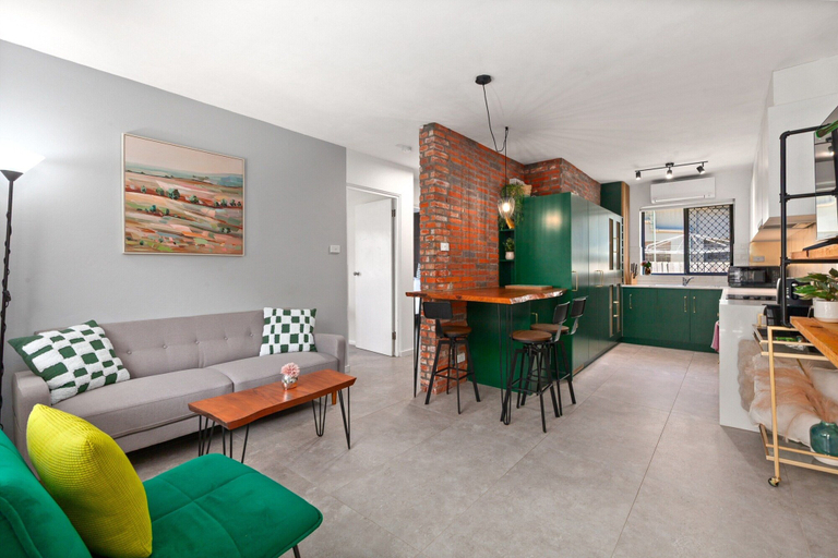 Living room 5, Easy Beach Access From Tranquil Retreat, Sydney
