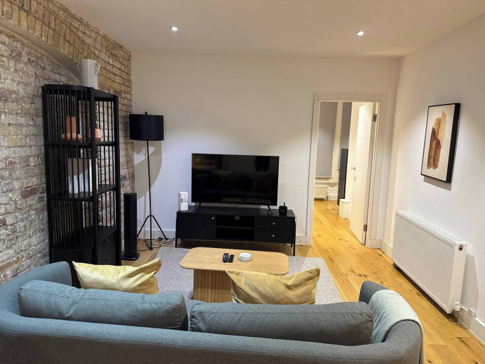 Room 5, Citylink Central Flat 4, London