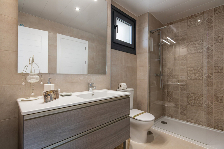 Bathroom 5, Beachfront Isla Canela Apartment, Huelva