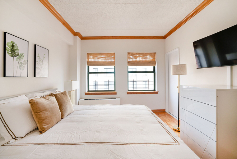 Room 2, Contemporary 2 Bed 2 Bath Apt Bright and Sunny, New York