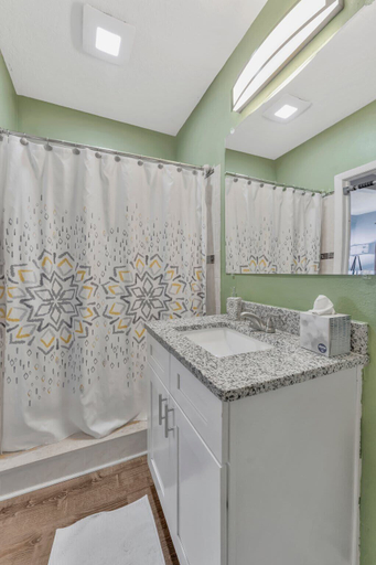 Room 2, Cozy Suite Full Amenitie s pet Friendly, Hillsborough
