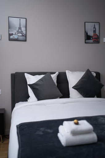 Room 2, Hôtel Sofiane, Paris