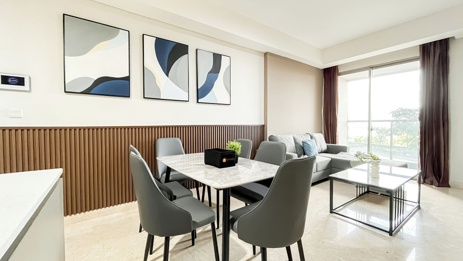 Dining room, Spacious And Cozy Stay 3Br At Gold Coast Apartment, Jakarta Utara