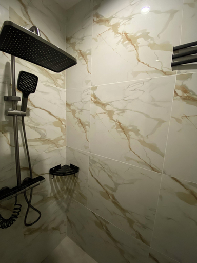 Bathroom 5, BuenaSentro Hostel, Manila City