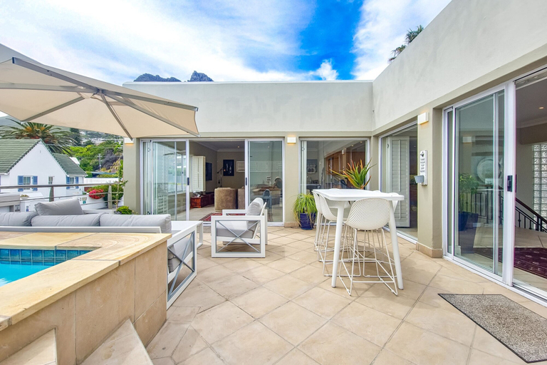 Room 5, Elegant Camps Bay Villa w Pool 150m to Beach, City of Cape Town