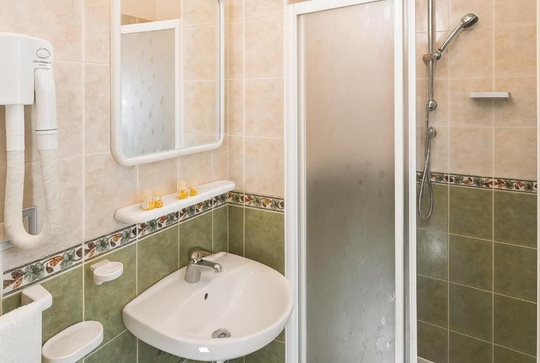 Bathroom, Hotel Ferrara, Rimini