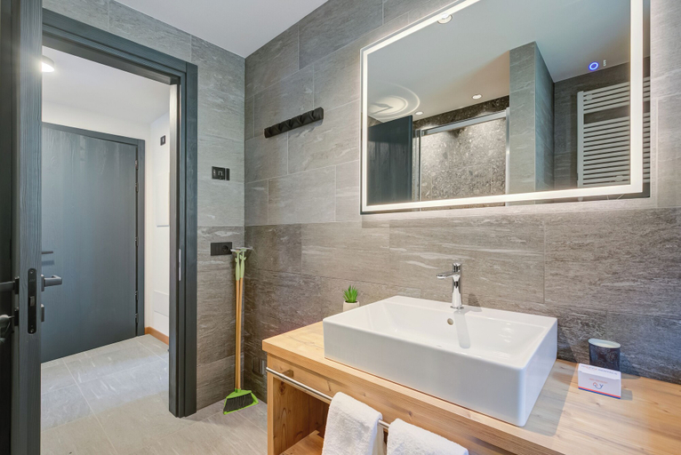 Bathroom 3, Edelweiss, Sondrio