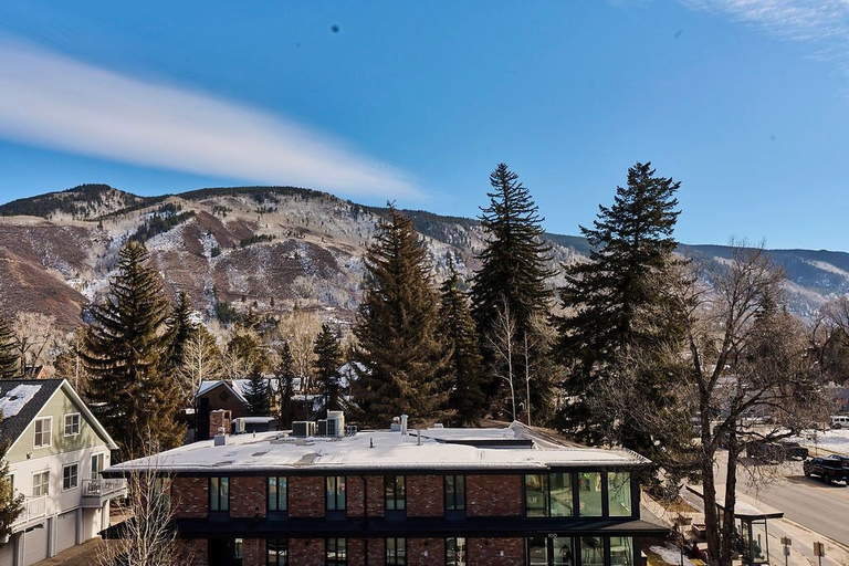 Street view, White Elephant Aspen, Pitkin