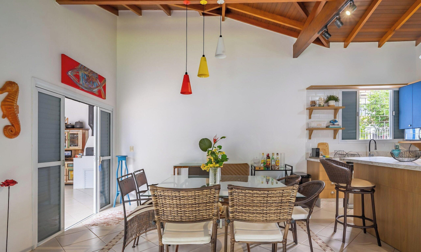 Dining, 4BR Home w/ BBQ 100m From Beach Jat0355, Bombinhas