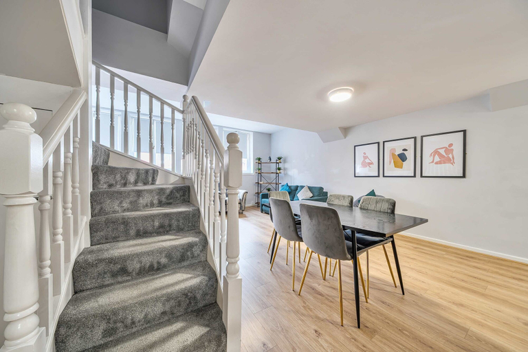Room 2, Host Stay Apartment 8 Stanley Street, Sefton