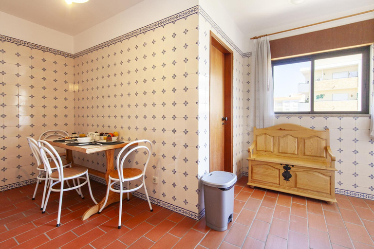 Room 4, N 02 - Bedroom 2 in Amaro Sight Guesthouse, Lagos