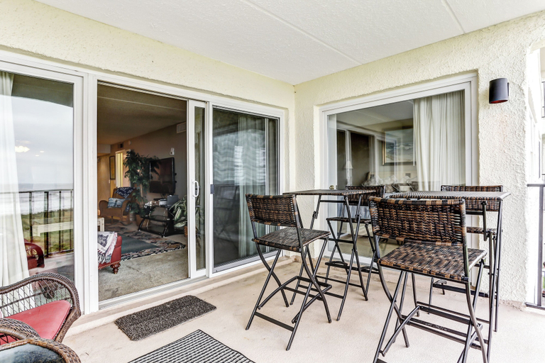 Interior 5, L2 Amelia South, Nassau