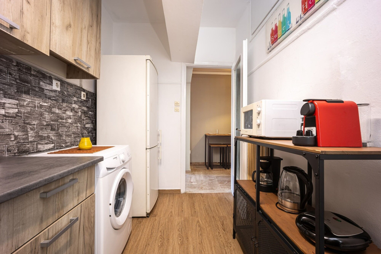 Room 5, Sunny 3bd Flat Acropolis View, Attica