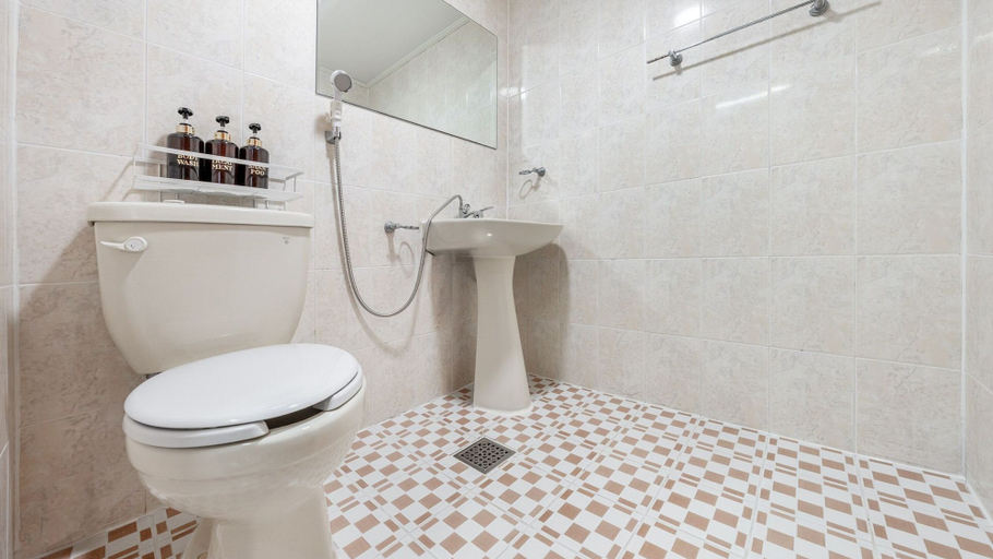 Bathroom, Goseong Napoli House Pension, Goseong