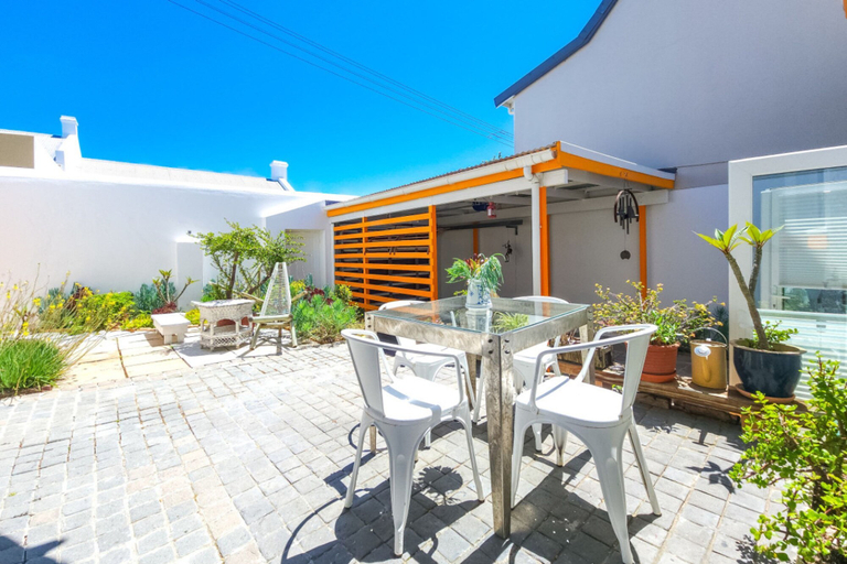 Room 4, Peaceful Retreat Green Point Off-grid, City of Cape Town