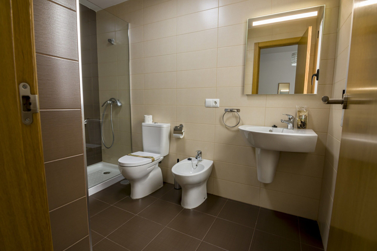 Bathroom 4, River-view Apartment in Ayamonte, Huelva