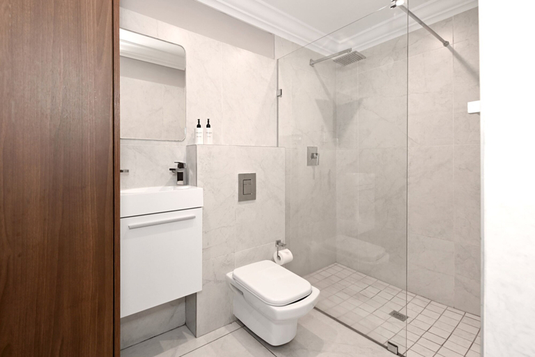 Room 5, Modern En-suite Room Rooftop Terrace Central, City of Cape Town