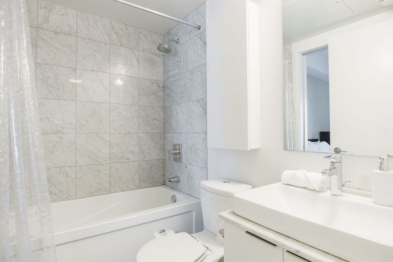 Bathroom 4, Lanterra Downtown Cn Tower, Toronto