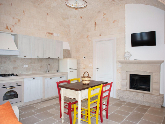 Private kitchen 5, Tower House in Puglia With Pool and Charm, Bari