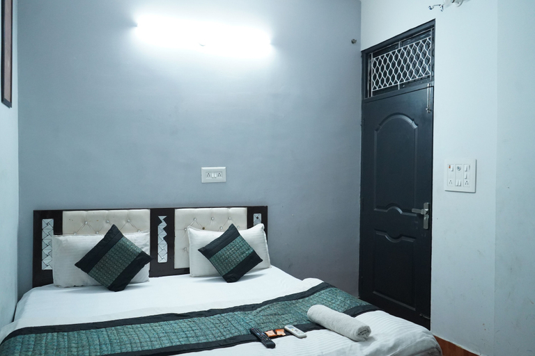 Room 5, Roomshala Hotel Prince Residency, Delhi