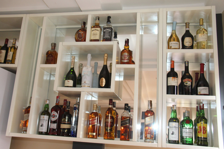 Food & Drinks 5, Hotel le Kremlin, Mfoundi