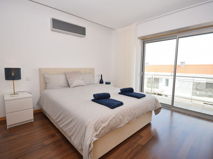 Room 2, Holiday Home Near Sao Martinho Beach, Caldas da Rainha