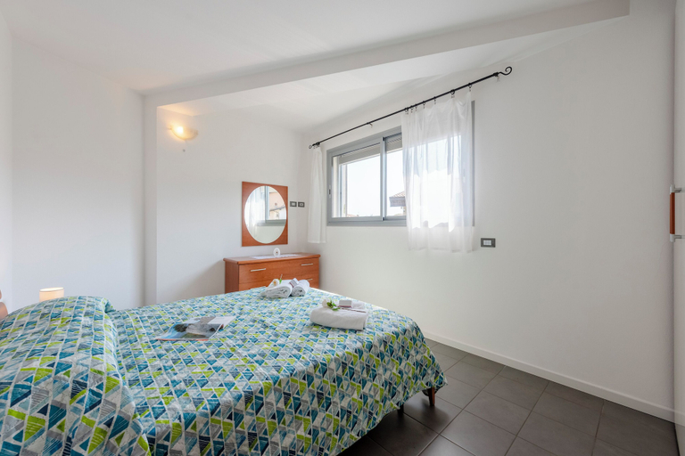 Room 2, Rosy House 100m From Lake& Shared Pool, Brescia