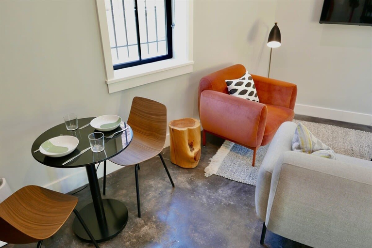 Interior 3, The Chic Carriage House in Shaw! Sleeps 2, Washington D.C.