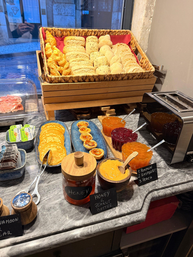 Food & Drinks 5, Dalma Baixa, Lisbon