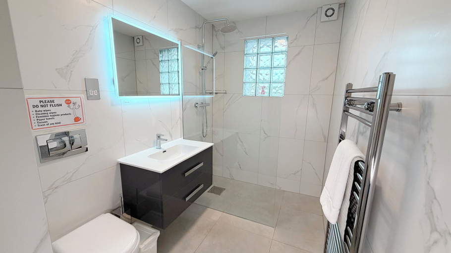 Bathroom 4, Broc House Suites, Dublin