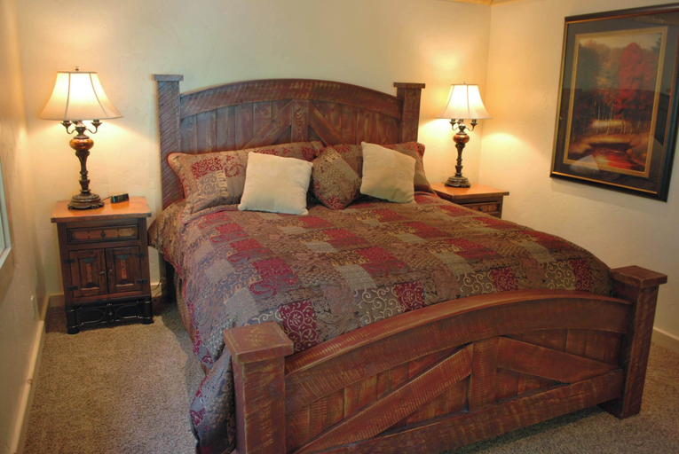 Bedroom 2, El Capitan, Mariposa