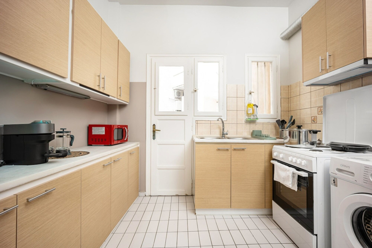 Room 4, Sunny Cozy 3bd apt Just a min Away to Acropolis, Attica