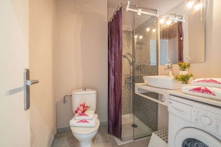 Bathroom 3, Apartment in Empuriabrava by the Beach, Girona